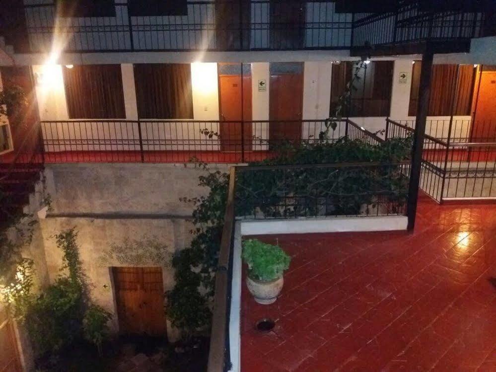 Hotel Mosna อาเรกิปา ภายนอก รูปภาพ